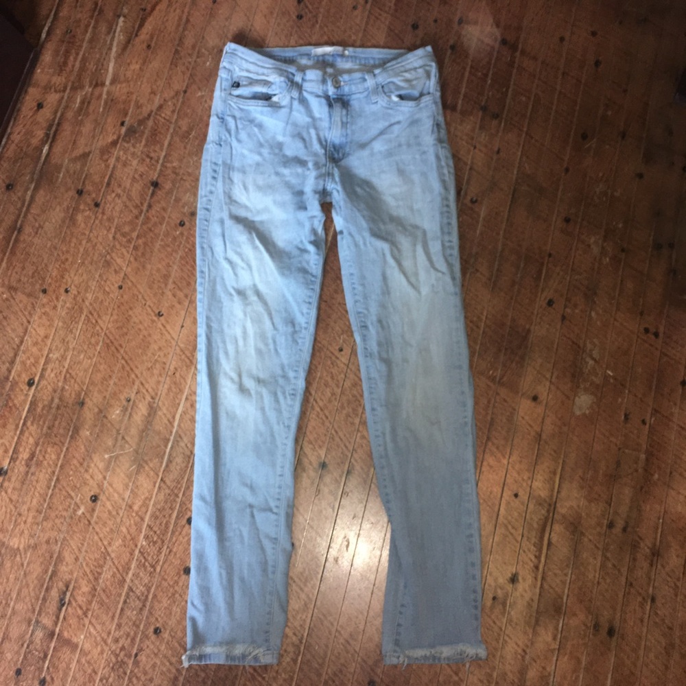 KanCan light wash distressed ankle jeans